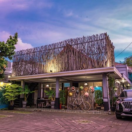 Metro Malioboro Living Hotel Yogyakarta Exterior photo