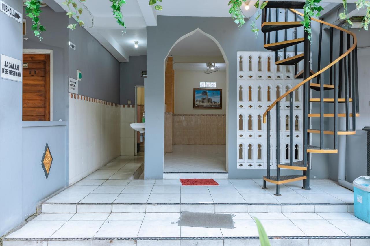 Metro Malioboro Living Hotel Yogyakarta Exterior photo