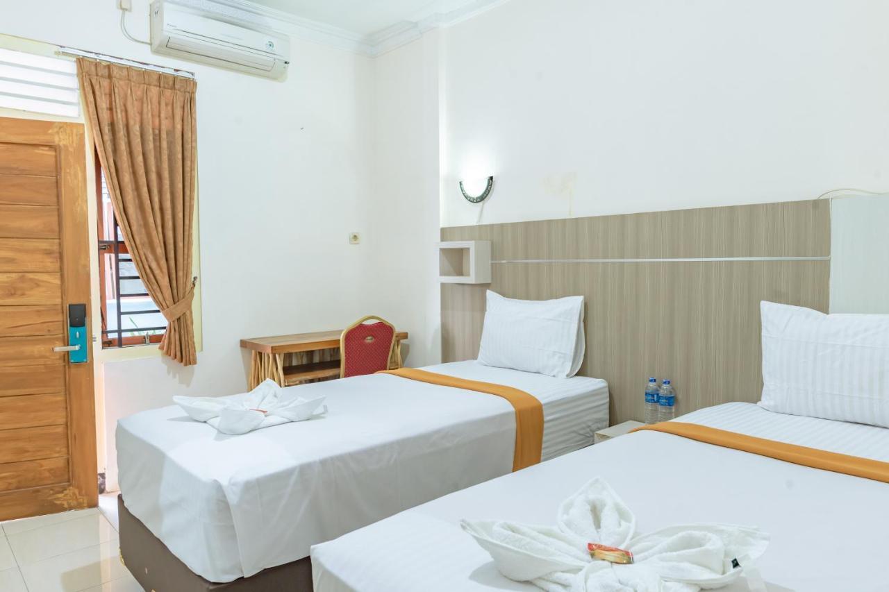 Metro Malioboro Living Hotel Yogyakarta Exterior photo