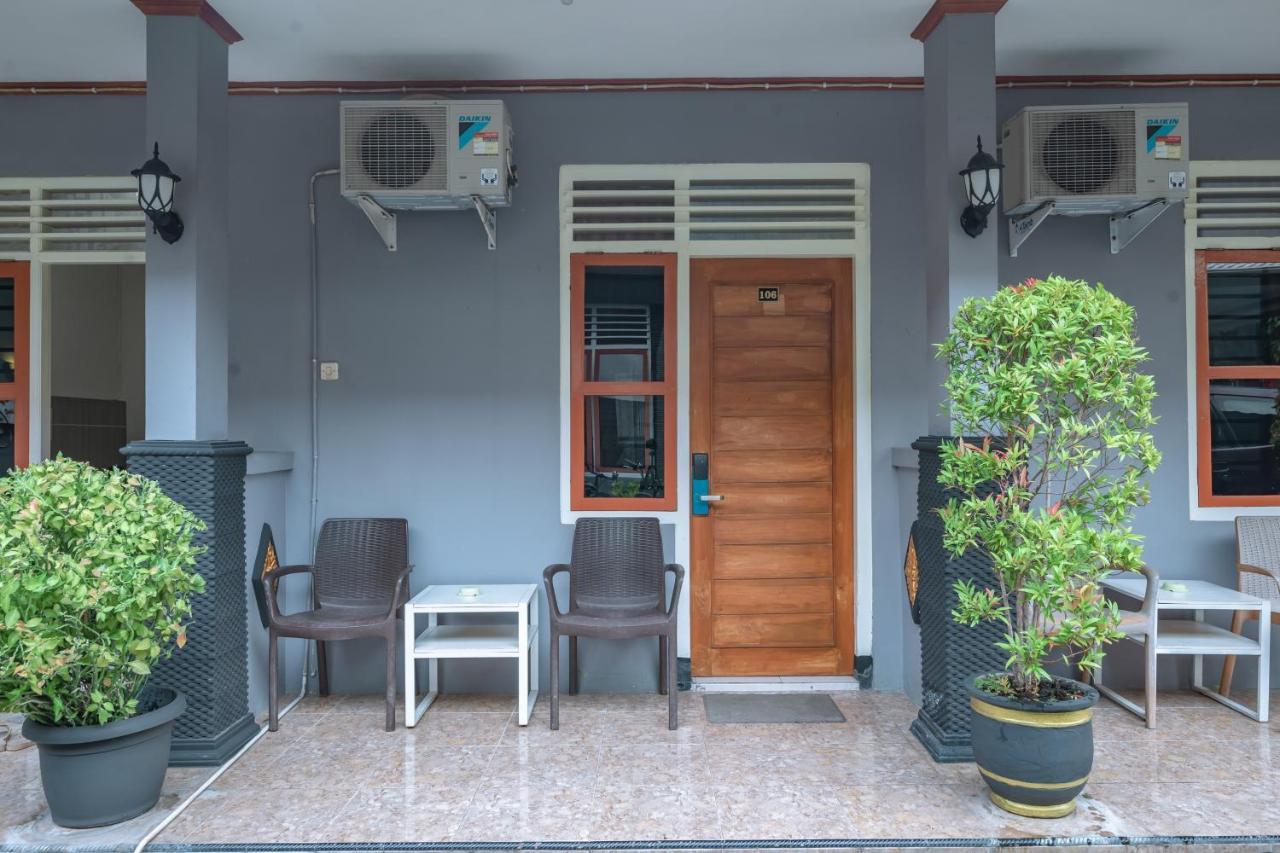 Metro Malioboro Living Hotel Yogyakarta Exterior photo