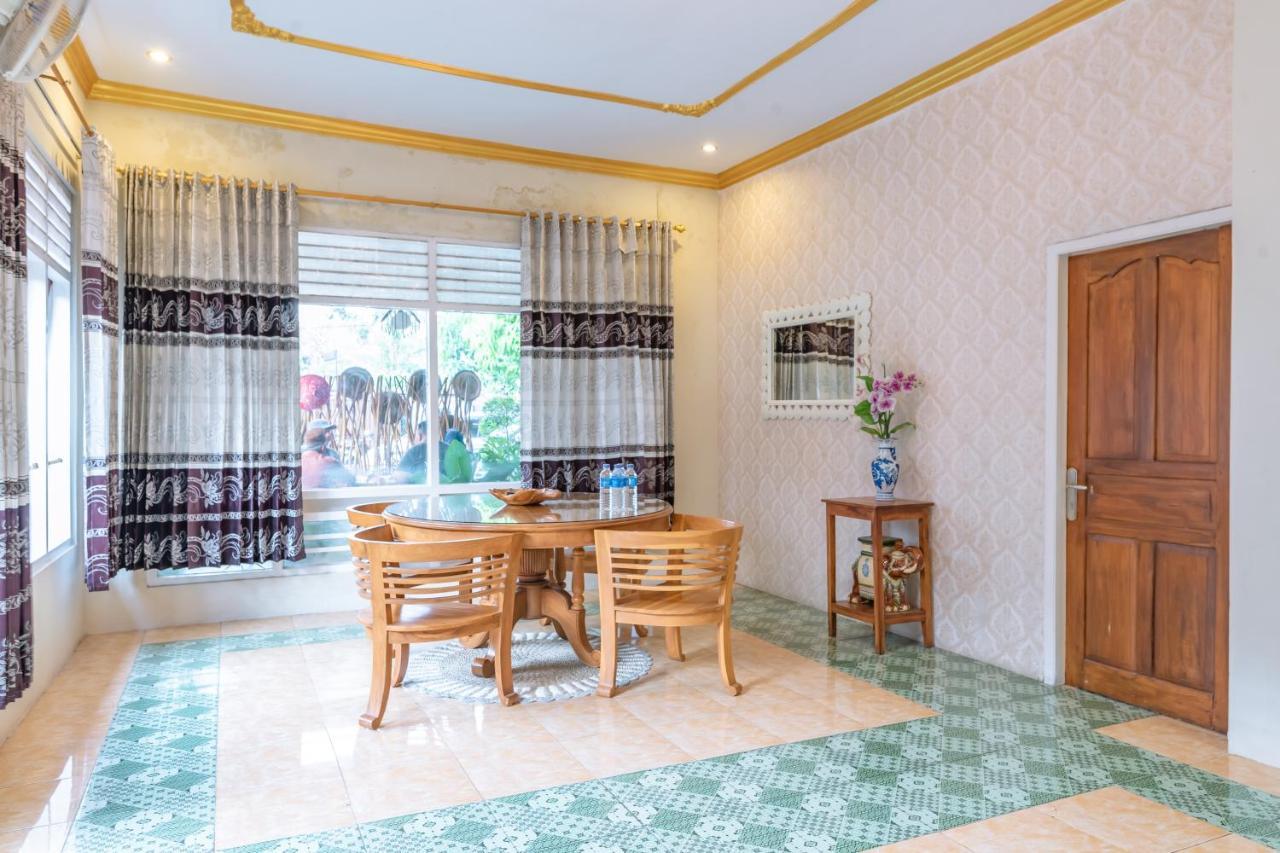 Metro Malioboro Living Hotel Yogyakarta Exterior photo