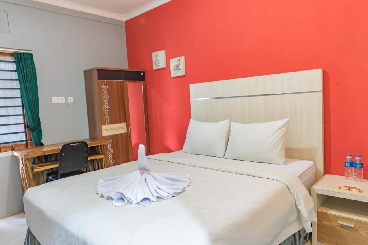Metro Malioboro Living Hotel Yogyakarta Exterior photo